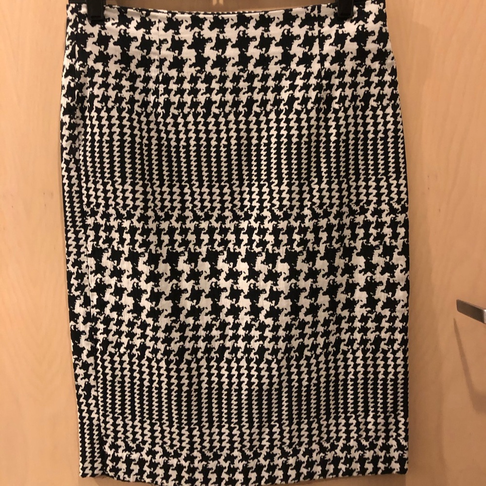 Worthington houndstooth print pencil skirt